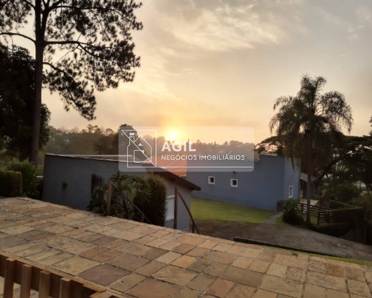 Casa em condomínio fechado em meio à natureza, jacareí/sp