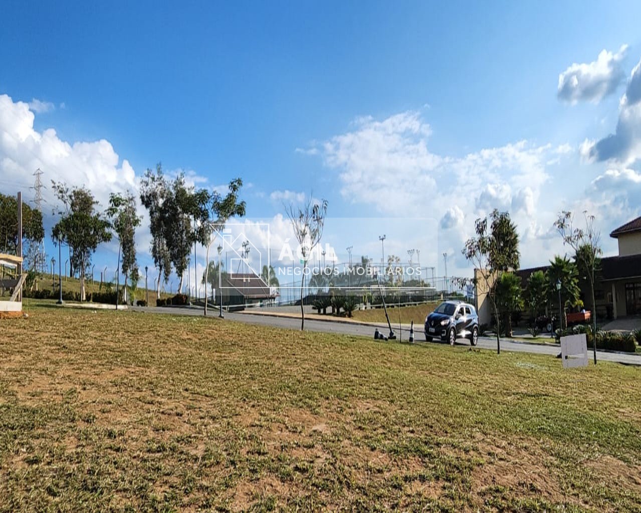 Vende se Terreno 335m² no Condomínio Terras do Vale.
