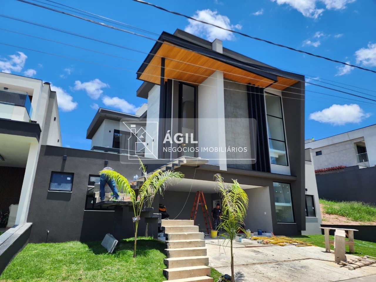 Casa em Condomínio - Condomínio Residencial Jaguary - 4 Dormitórios - 400,00m² - Estuda Permuta.