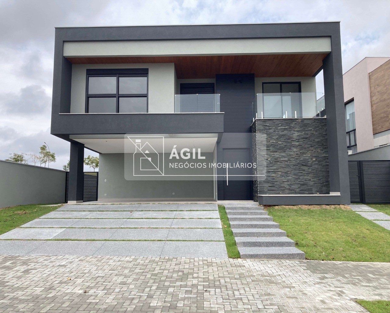 Casa a Venda Sobrado com 5 suítes no Condomínio Alphaville II - São José dos Campos - SP
