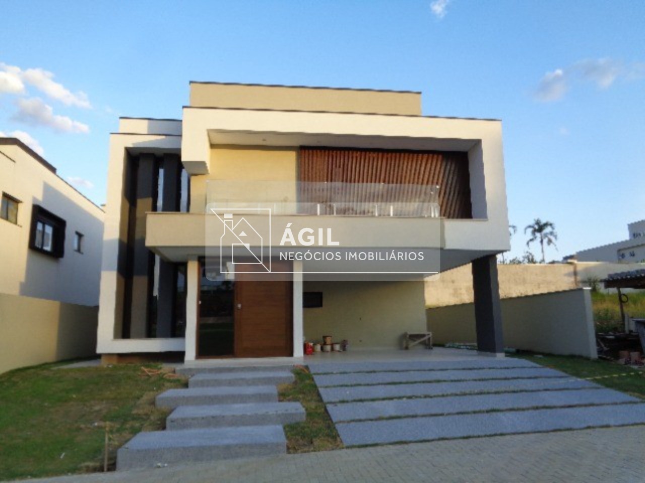 Casa a venda Sobrado com linda planta, 4 suítes, Condomínio Alphaville II - São José dos campos - SP