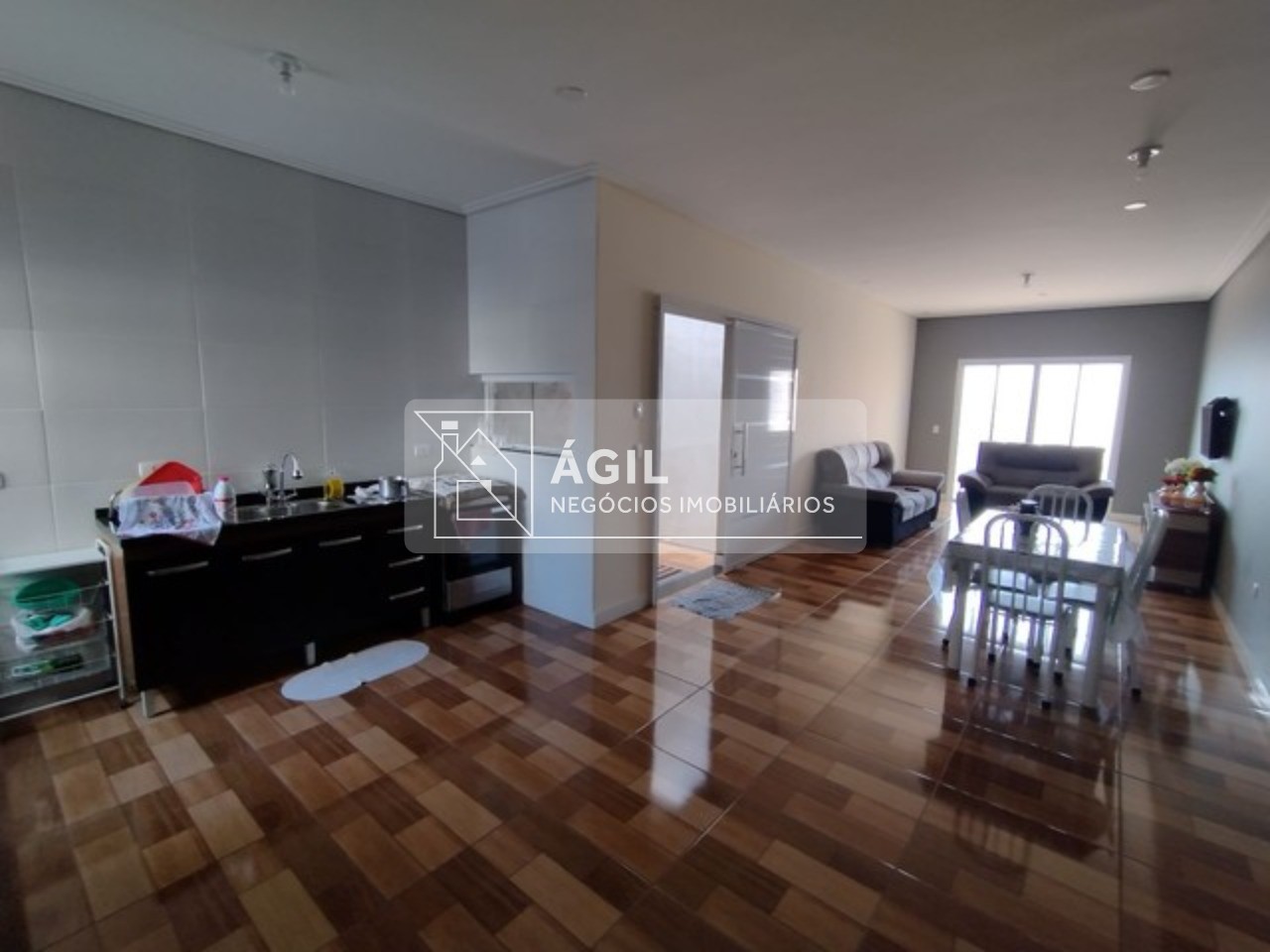 Venda Casa Sobrado com 2 dormitórios e suíte - Jardim Imperial - Jacareí - SP