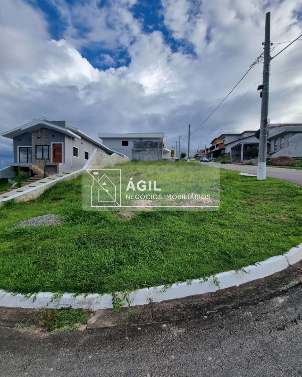 Terreno em Condomínio - Condomínio Residencial Mantiqueira - 347.00m².