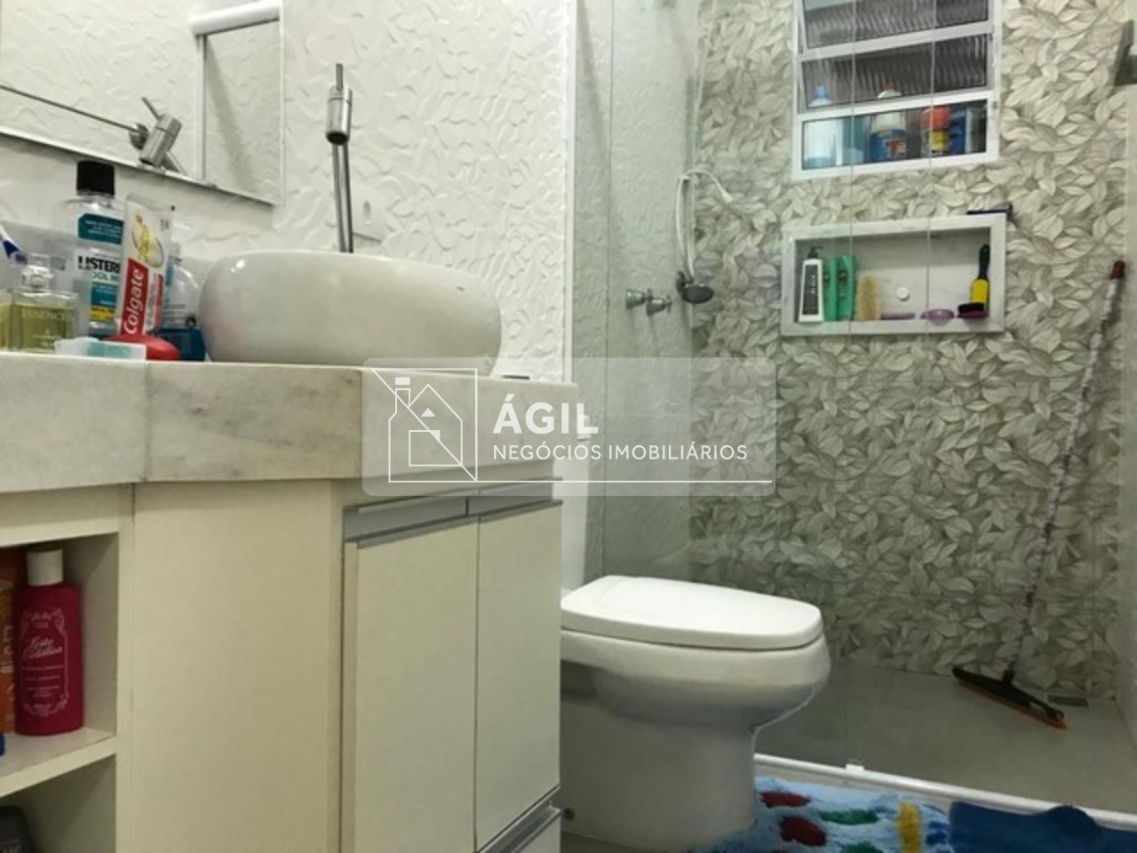 Venda Casa térrea com 3 dormitórios e suíte no Loteamento Villa Branca - Jacareí - SP