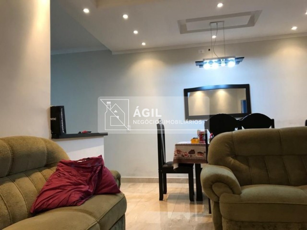 Venda Casa térrea com 3 dormitórios e suíte no Loteamento Villa Branca - Jacareí - SP