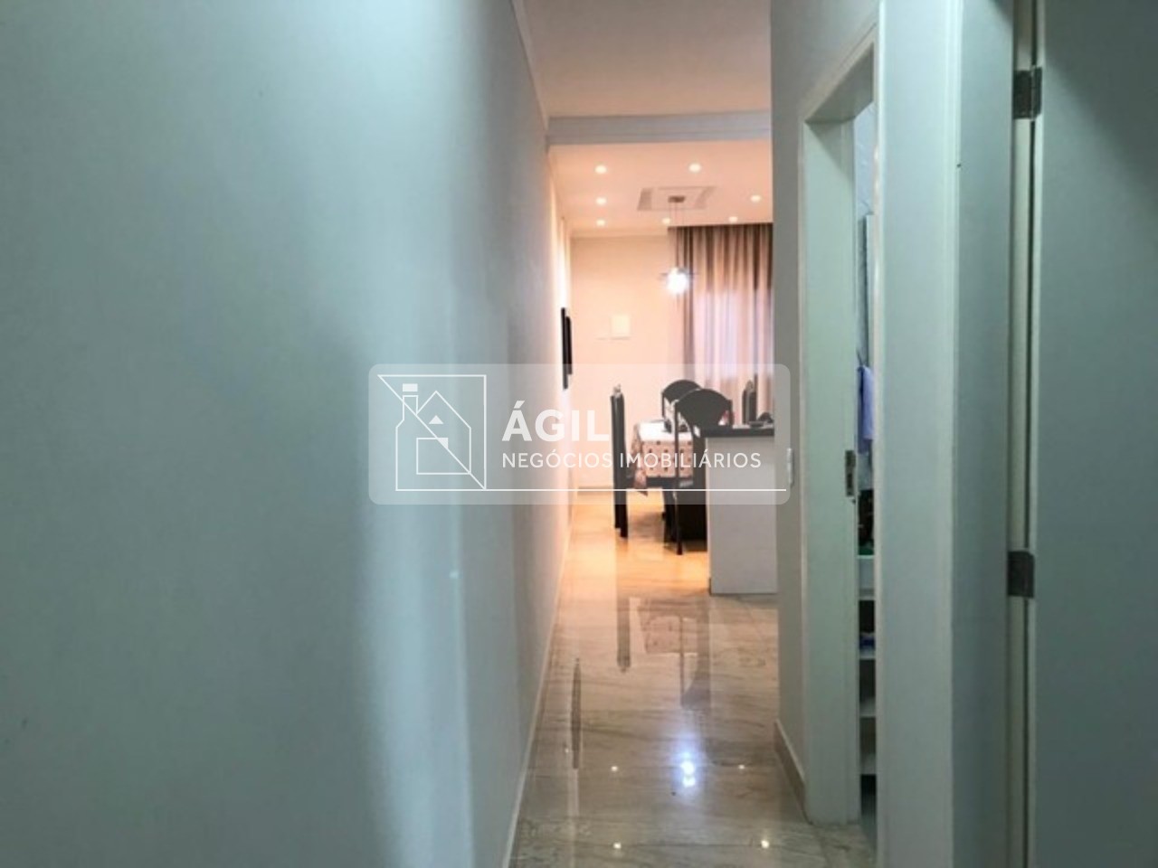 Venda Casa térrea com 3 dormitórios e suíte no Loteamento Villa Branca - Jacareí - SP