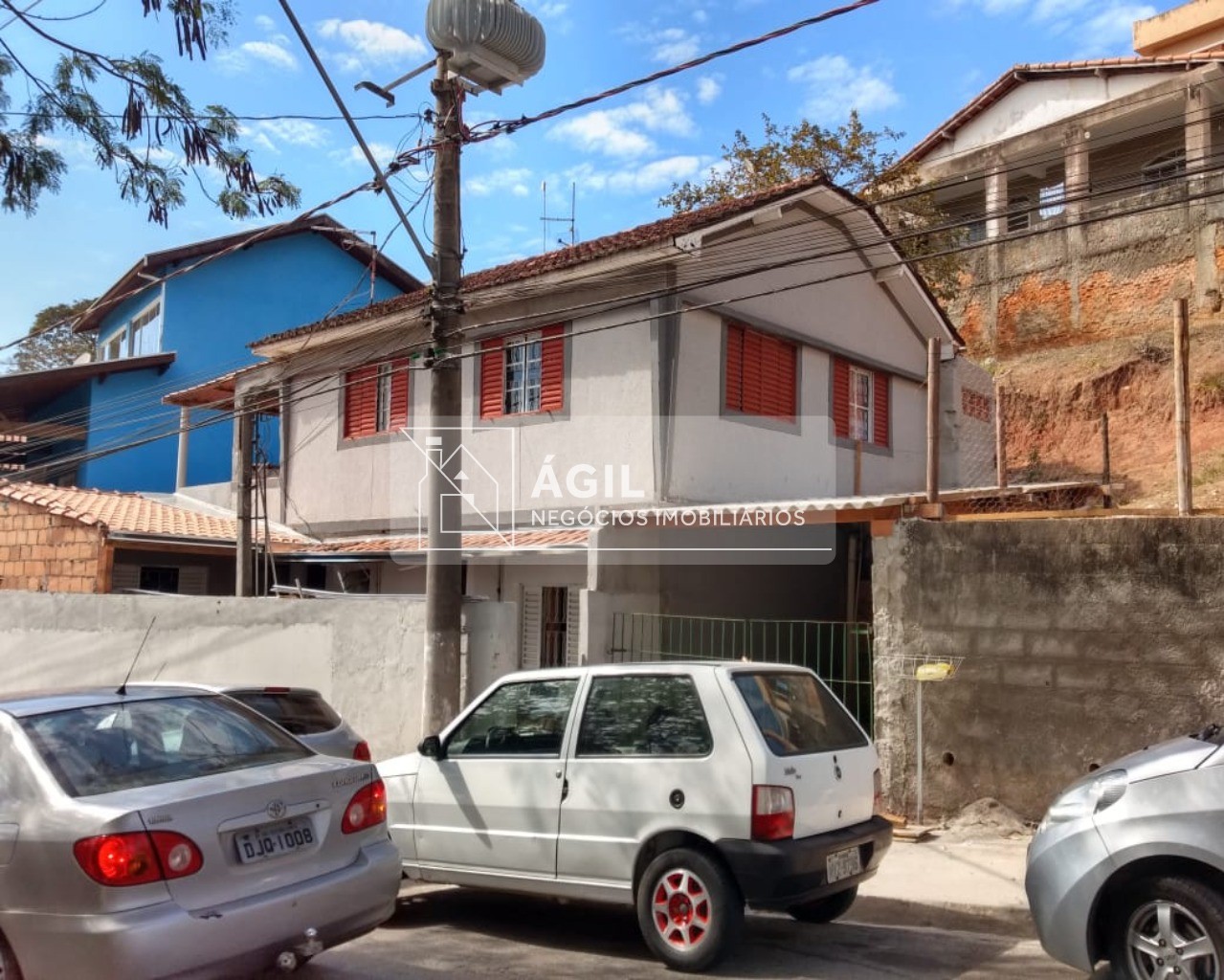 Vende-se terreno de 342,00m² com construção de 02 casas de 57,65m² cada. Vil Paiva