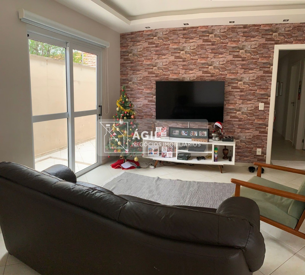 Casa térrea a venda com 3 dormitórios e suíte - Jardim das Indústrias - Zona Oeste - São José dos Campos - SP