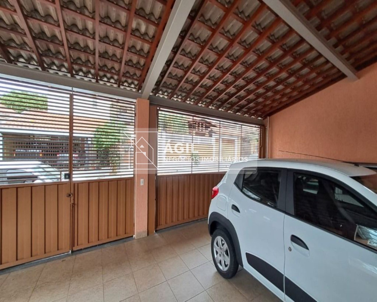 Vendo- Vende-se casa de lote inteiro na Reserva Especial do Bosque dos Eucaliptos, Área nobre da região, próximo ao Condomínio Quinta das Flores