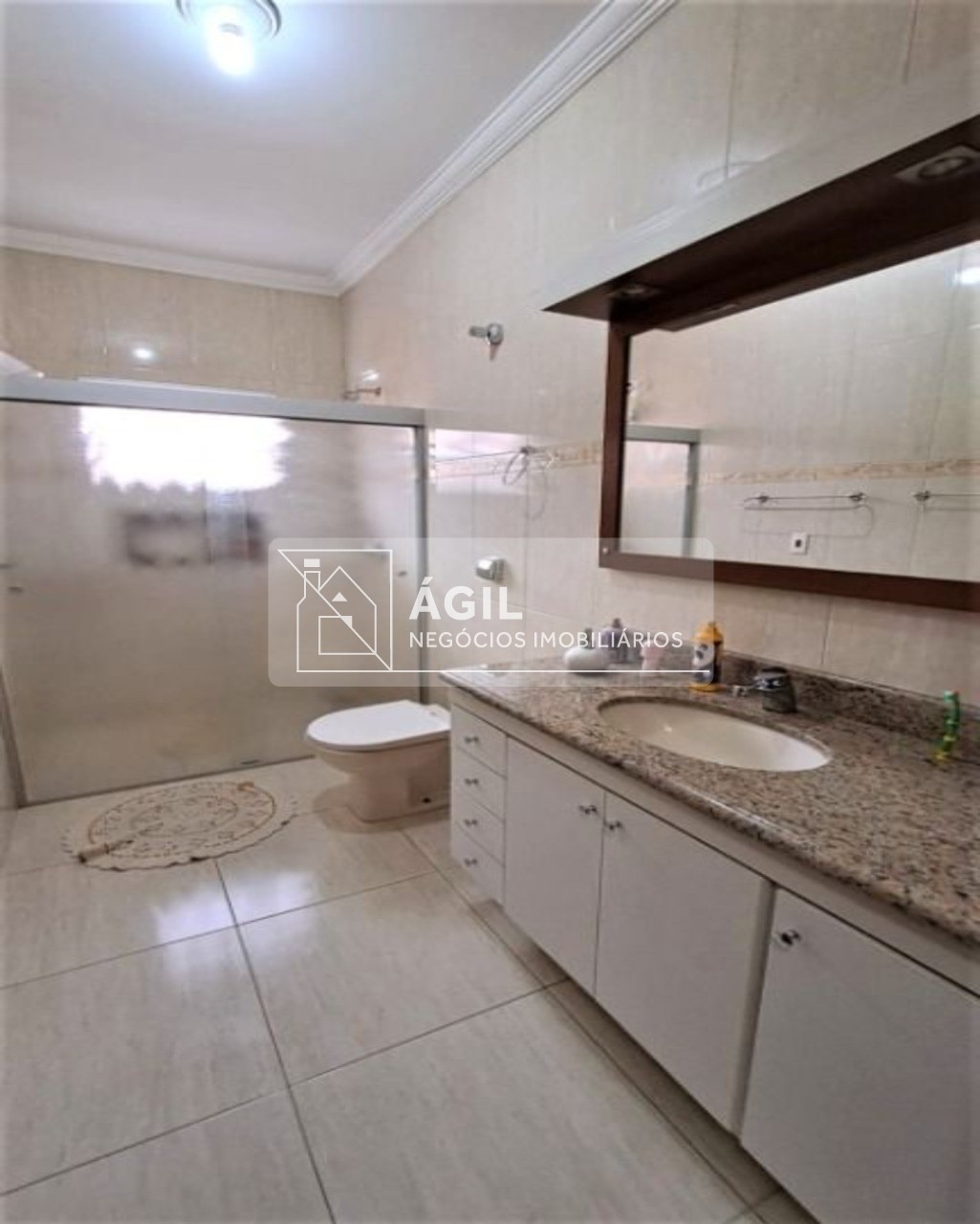 Vendo- Vende-se casa de lote inteiro na Reserva Especial do Bosque dos Eucaliptos, Área nobre da região, próximo ao Condomínio Quinta das Flores