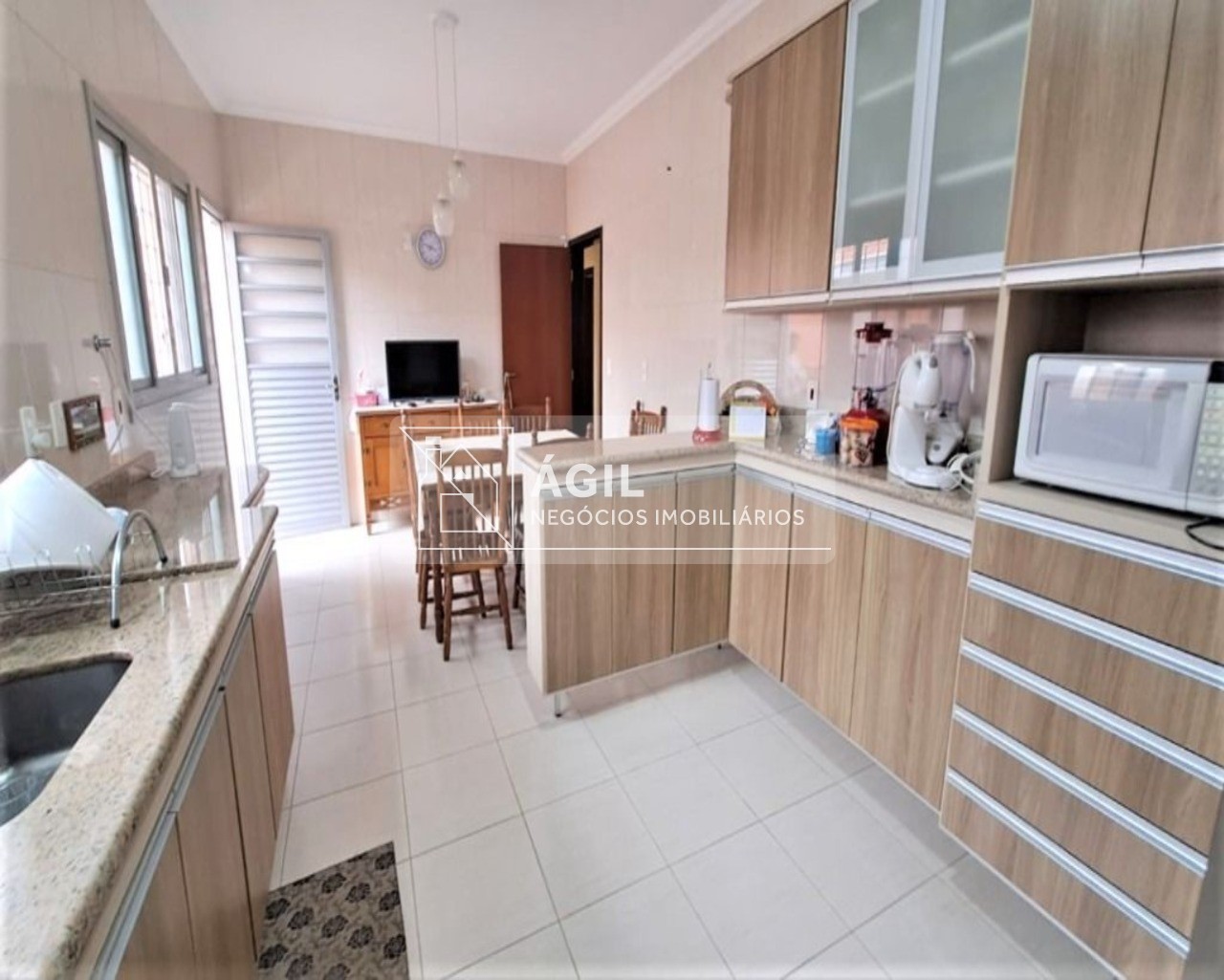 Vendo- Vende-se casa de lote inteiro na Reserva Especial do Bosque dos Eucaliptos, Área nobre da região, próximo ao Condomínio Quinta das Flores