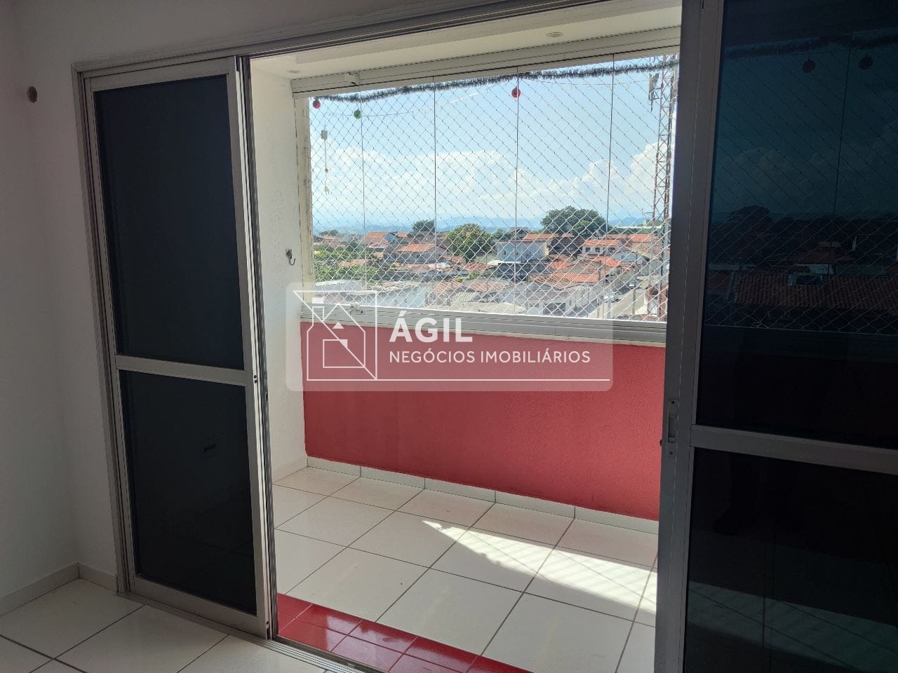 Apartamento a venda 3 dormitórios sendo uma suíte sala ampla cozinha planejada sacada
