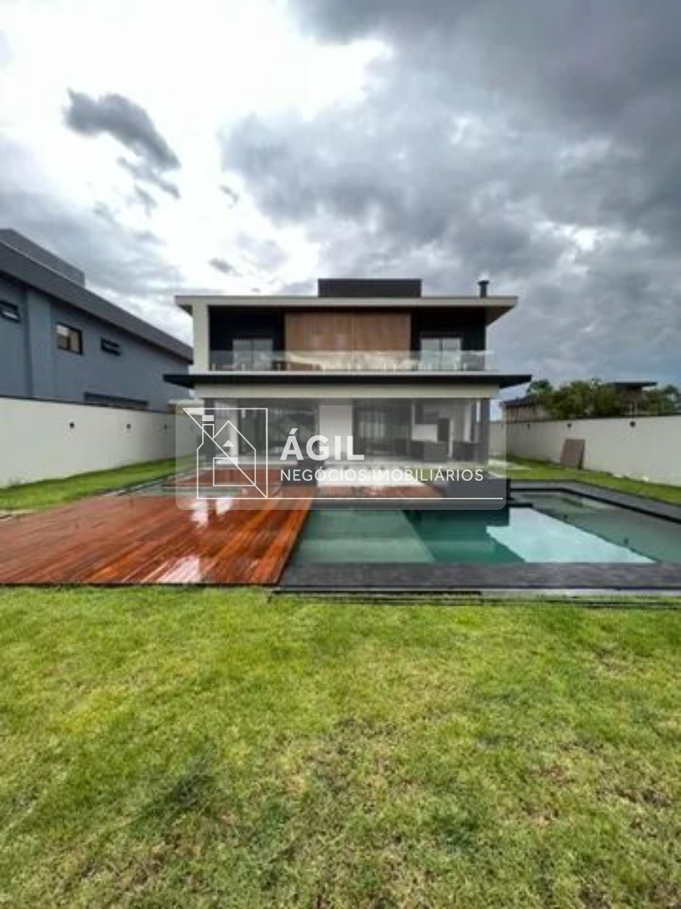 Casa a venda 4 Suítes no Condomínio Reserva do Paratehy Sul
