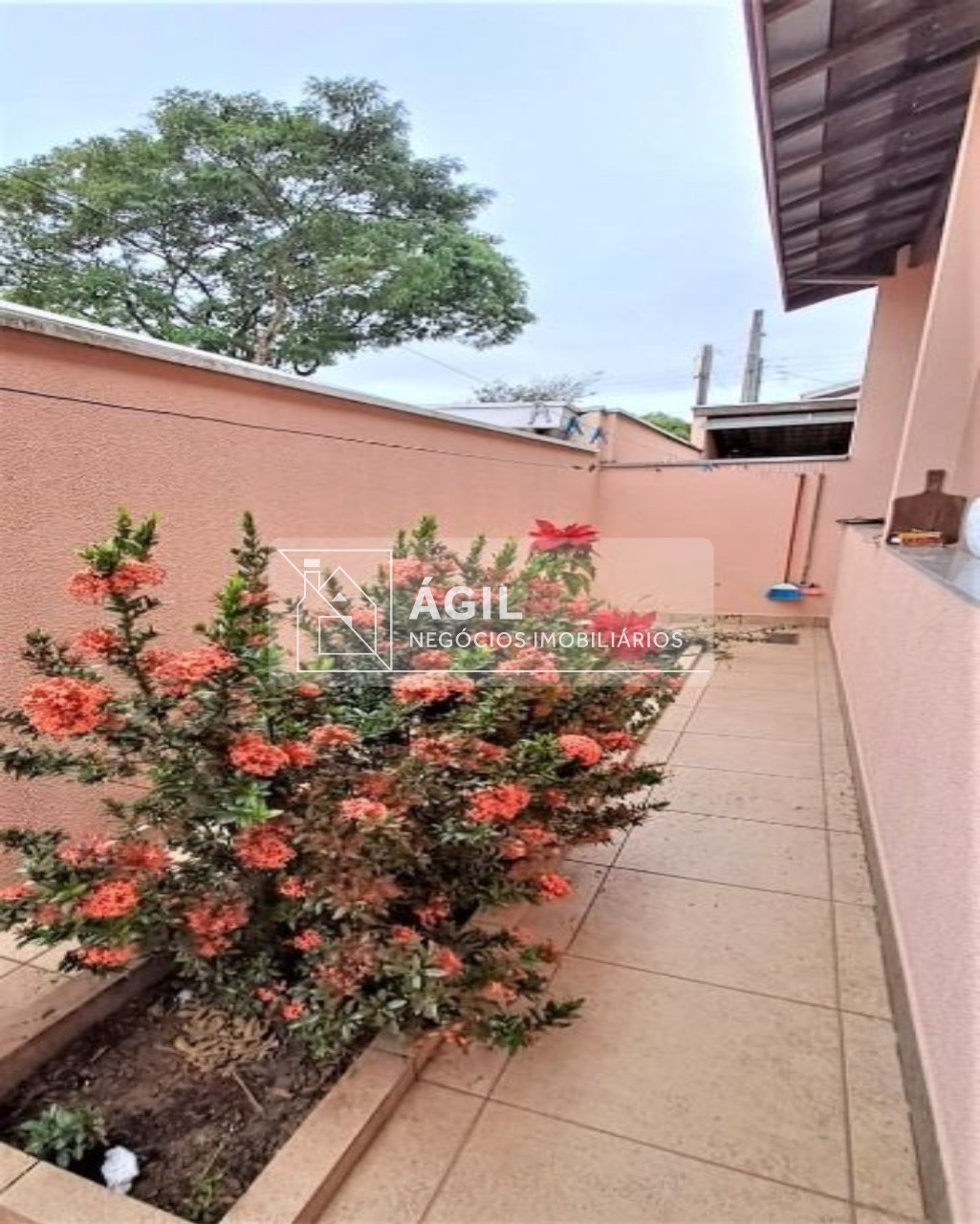 Vendo- Vende-se casa de lote inteiro na Reserva Especial do Bosque dos Eucaliptos, Área nobre da região, próximo ao Condomínio Quinta das Flores
