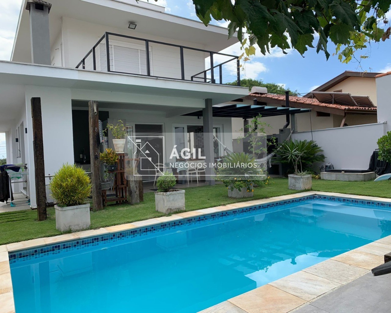VENDA-VENDO Sobrado Moderno Jardim Esplanada!!! Próximo Colégio Poliedro e Shopping Colinas!!! Excelente iluminação natural!!! Espaço para monta
