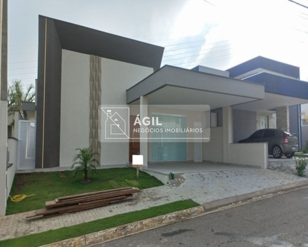 Vendo- Vende-se Casa Térrea de 3 suítes no Condomínio Rudá, Bairro Floresta, Região Sudeste de São José dos Campos/SP