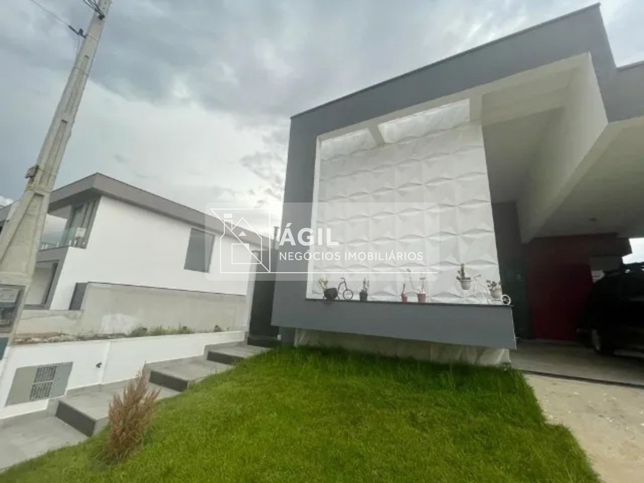 Casa com 3 dormitórios à venda, 192 m² Residencial Malibu - Caçapava/SP.