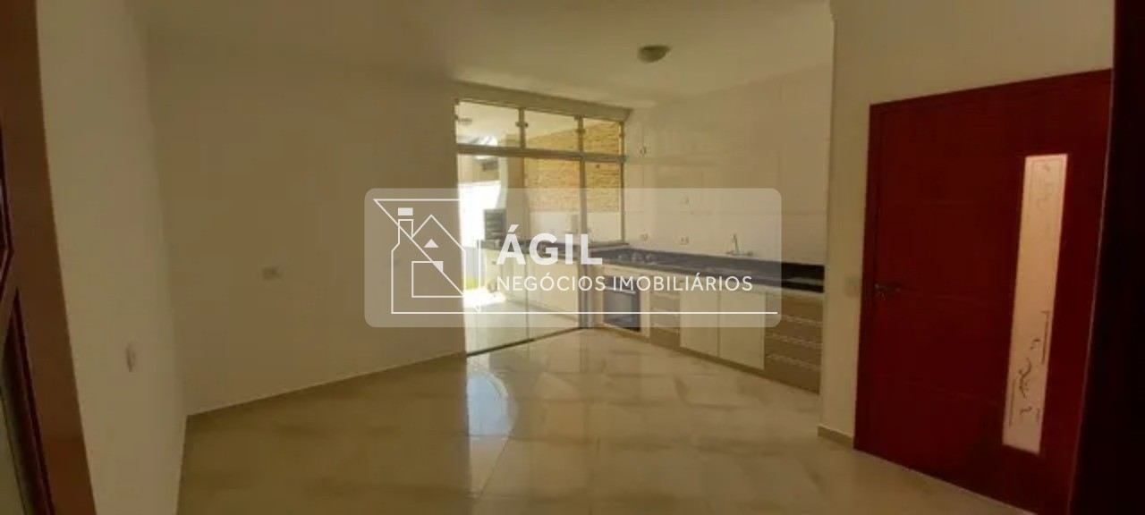 Casa Sobrado a venda de 3 dormitórios com suíte no Jardim das Industrias - São José dos Campos - SP