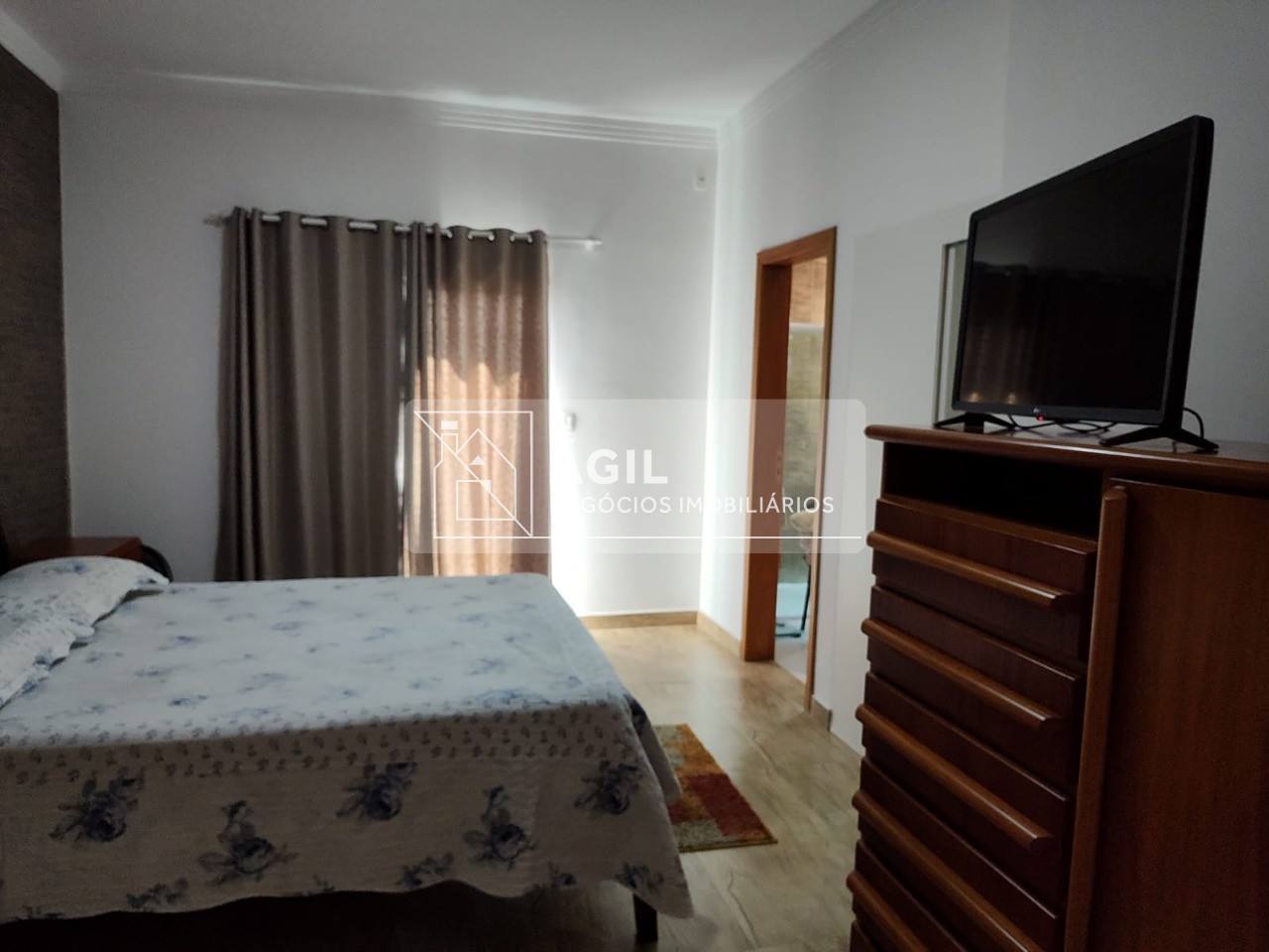 VENDO- Casa - Jardim Uirá - 150,00m² - 3 Dormitórios- 3 Suites - Piscina -Condominio Bell Park