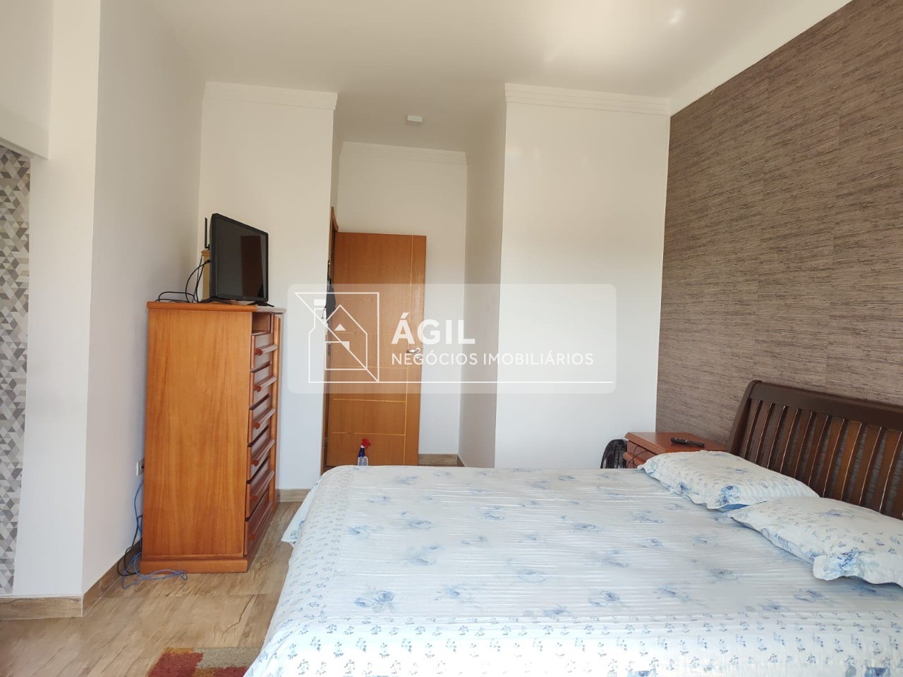 VENDO- Casa - Jardim Uirá - 150,00m² - 3 Dormitórios- 3 Suites - Piscina -Condominio Bell Park