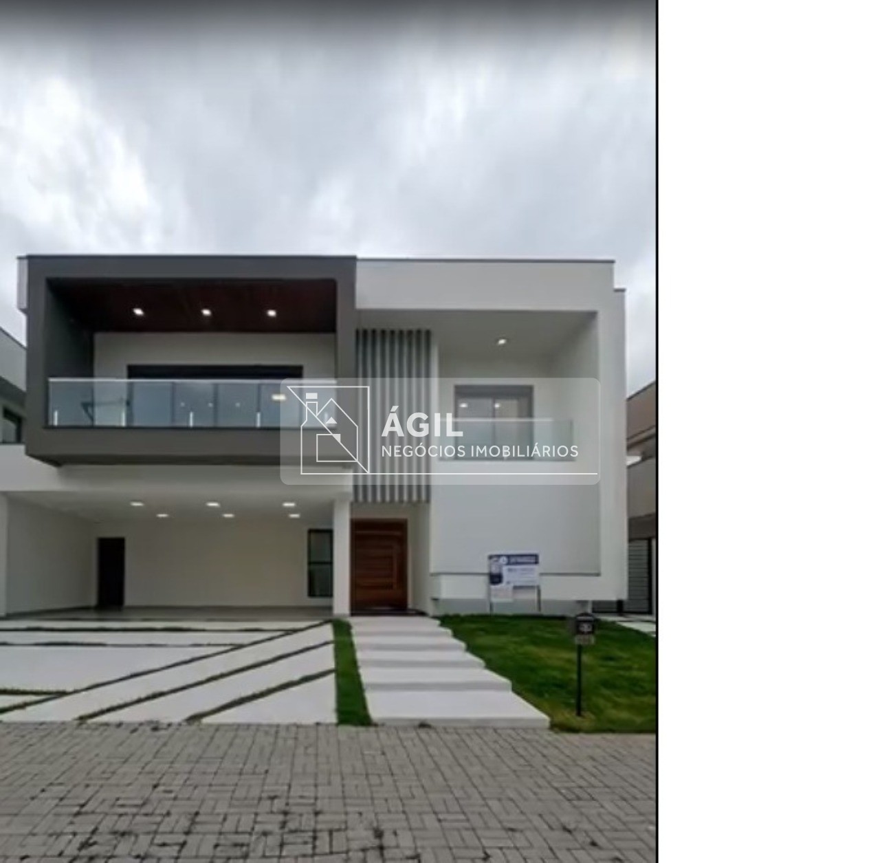 VENDO- Casa de Alto padrão no condomínio Jardim do Golfe 3 - São José dos Campos/SP Golfe 3 É uma casa com 405 m2 de construção, diferenciada e comp