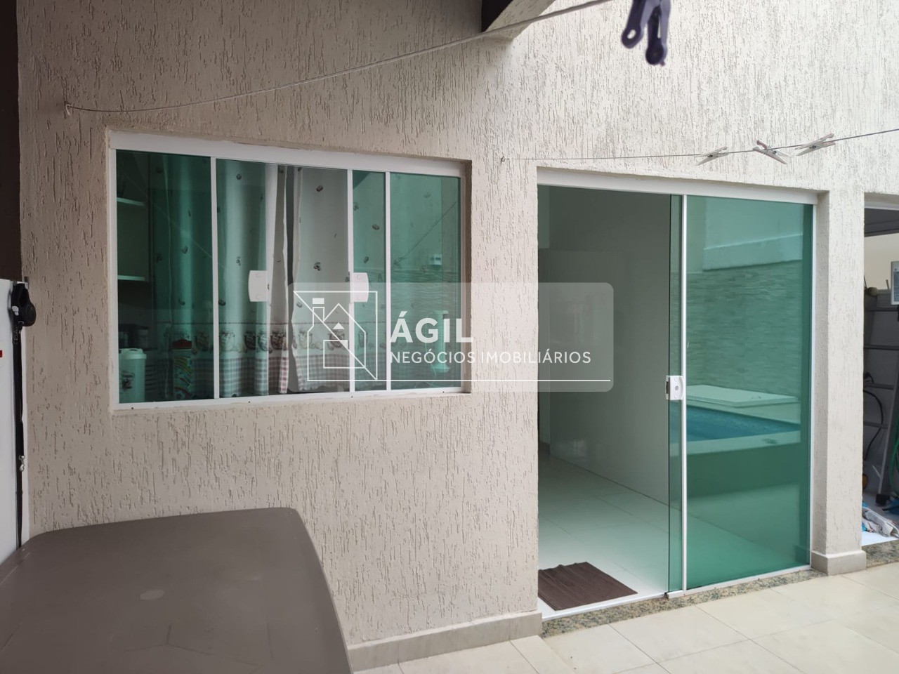 VENDO- Casa - Jardim Uirá - 150,00m² - 3 Dormitórios- 3 Suites - Piscina -Condominio Bell Park