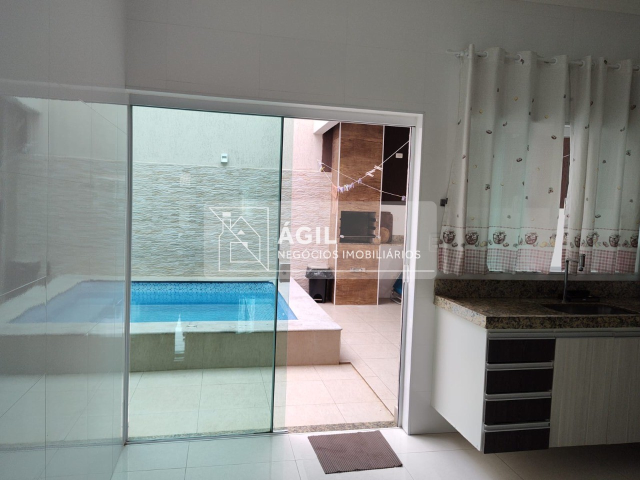 VENDO- Casa - Jardim Uirá - 150,00m² - 3 Dormitórios- 3 Suites - Piscina -Condominio Bell Park
