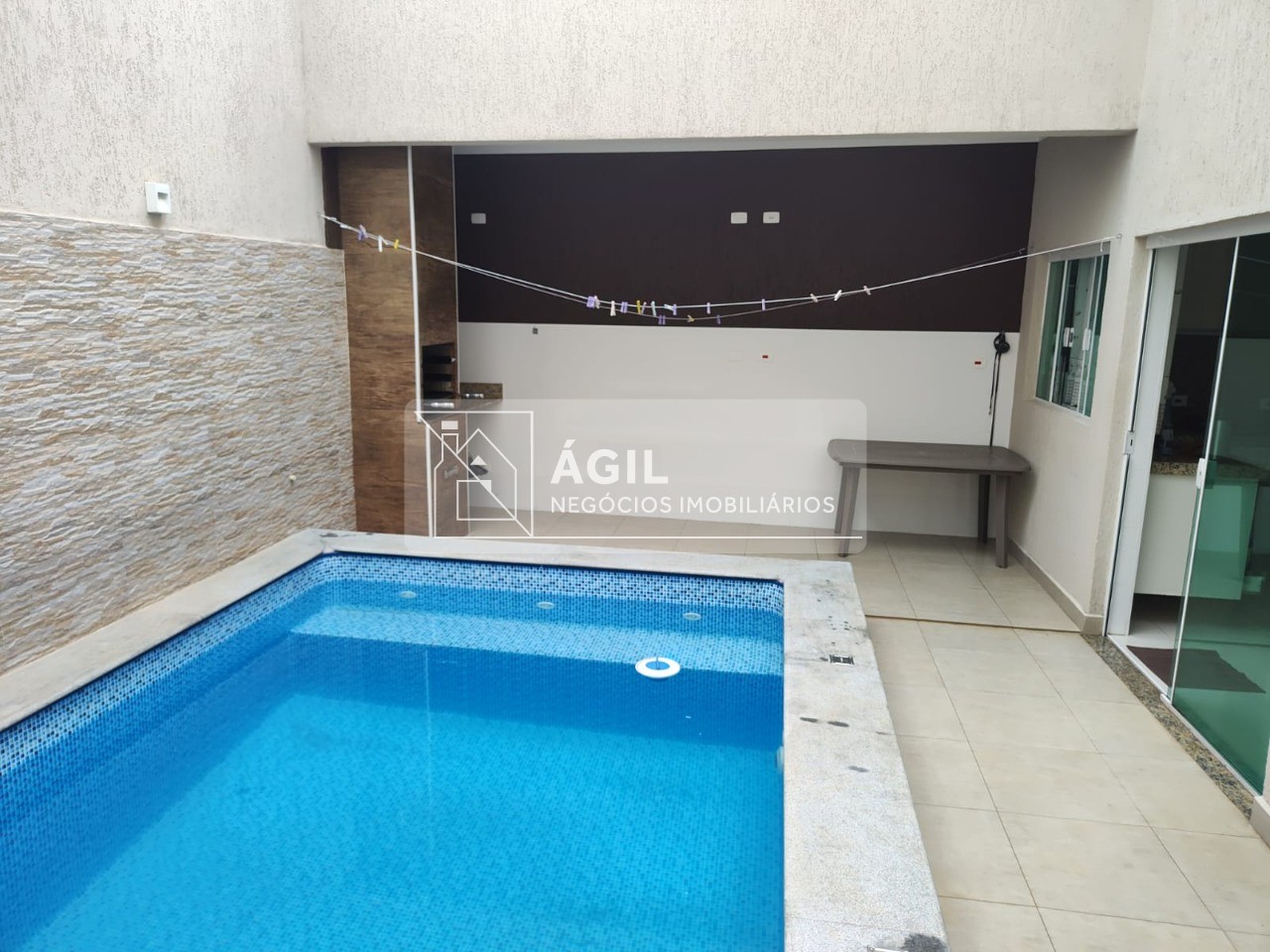 VENDO- Casa - Jardim Uirá - 150,00m² - 3 Dormitórios- 3 Suites - Piscina -Condominio Bell Park
