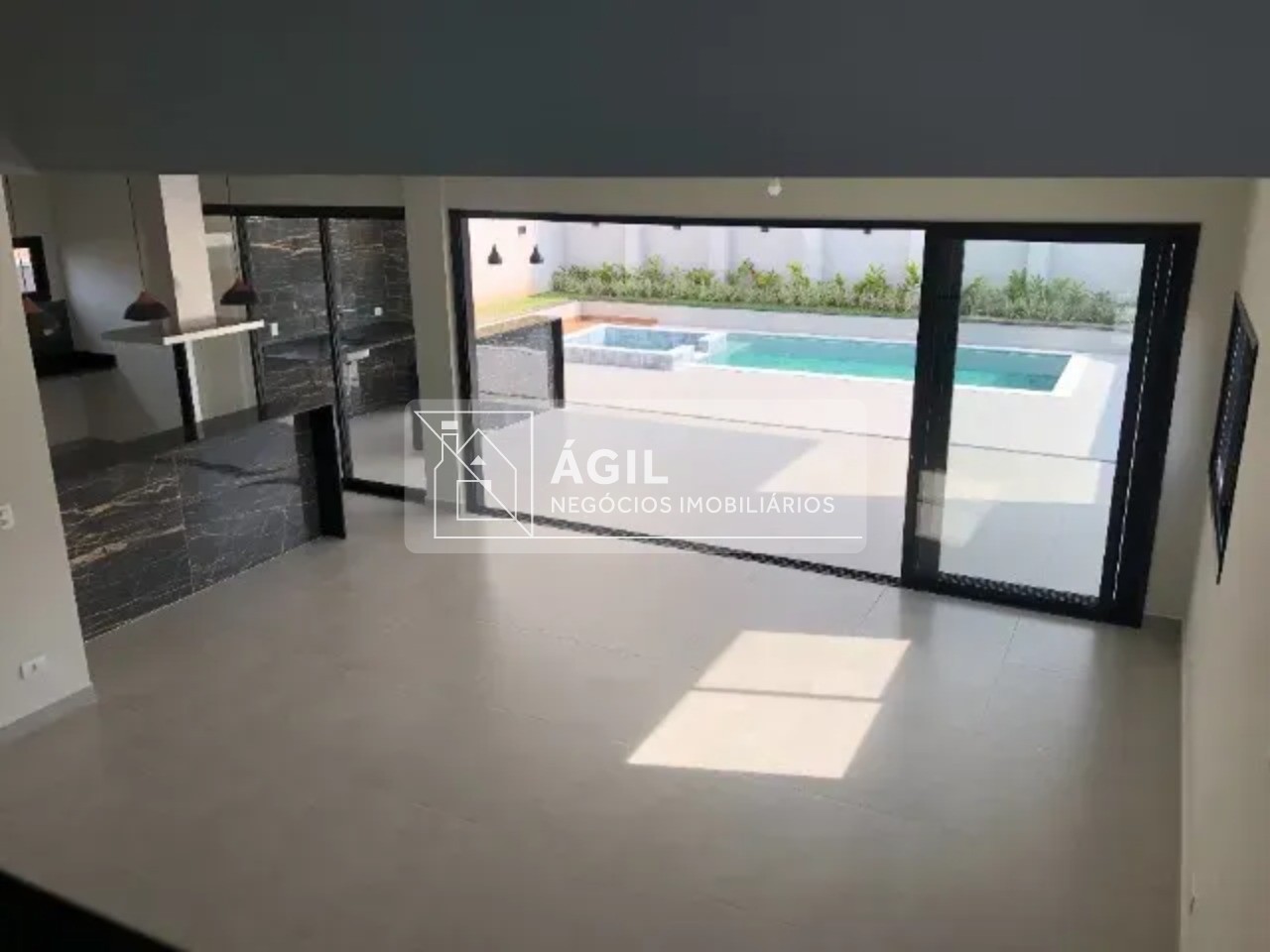 Casa a venda Condomínio Verana com 4 Quartos e 6 banheiros à Venda, 320 m²