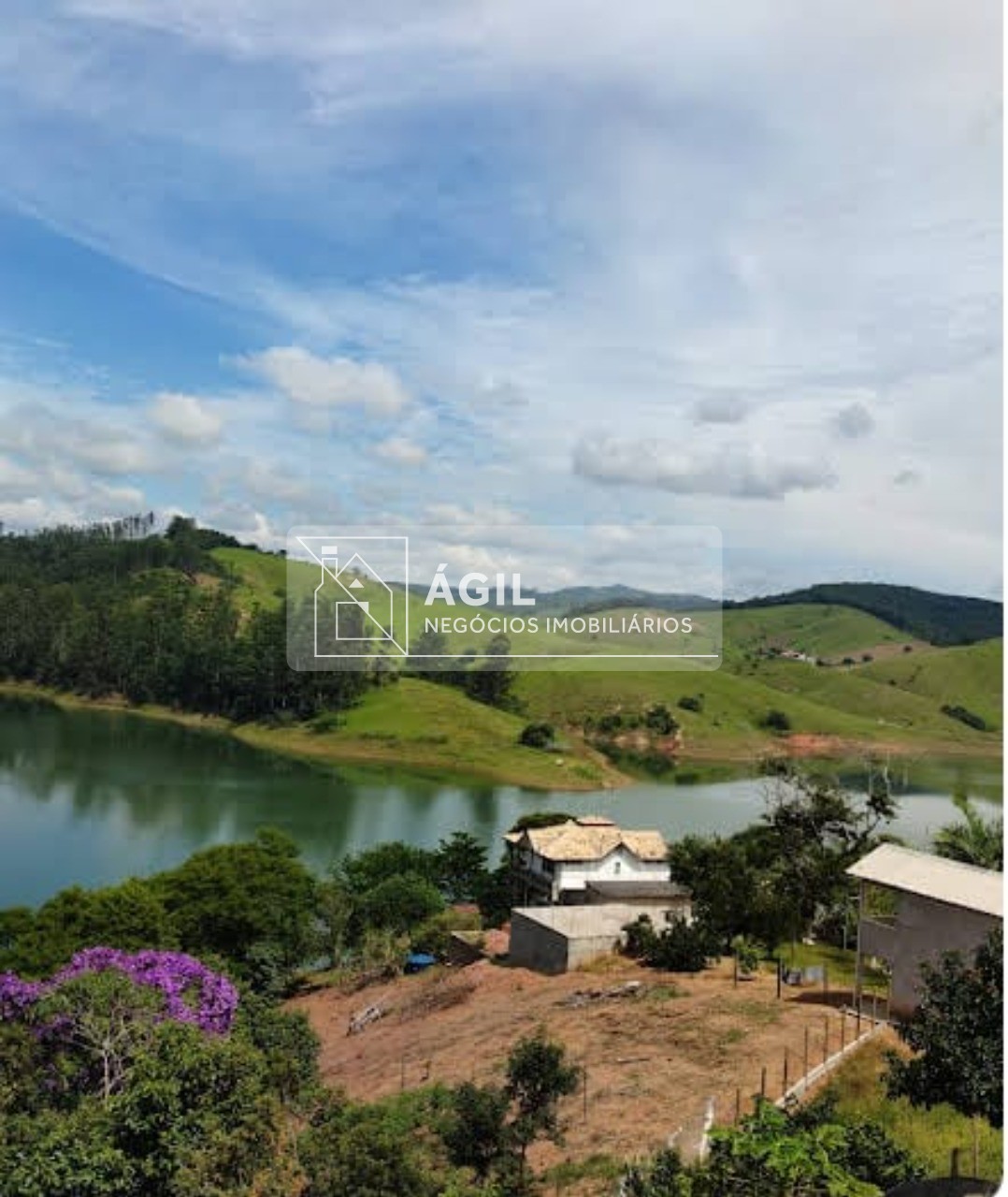 chácara a venda, em meio a natureza, 5km Cidade e da rodovia Tamoios e 2 km da represa! Área total = 20.623 m² (2,06 hectares) Área construída aproxi