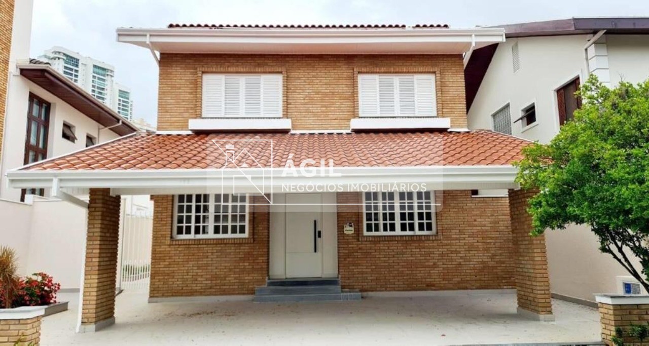 VENDE-SE CASA RECENTEMENTE REFORMADA NO CONDOMINIO COLINAS 4 quartos (2 suites , uma no andar térreo e outra no superior com closet )
