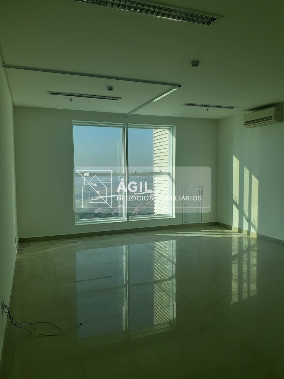 Aluga-se Sala Comercial no Condomínio Helbor Office Jardim das Colinas - São José dos Campos