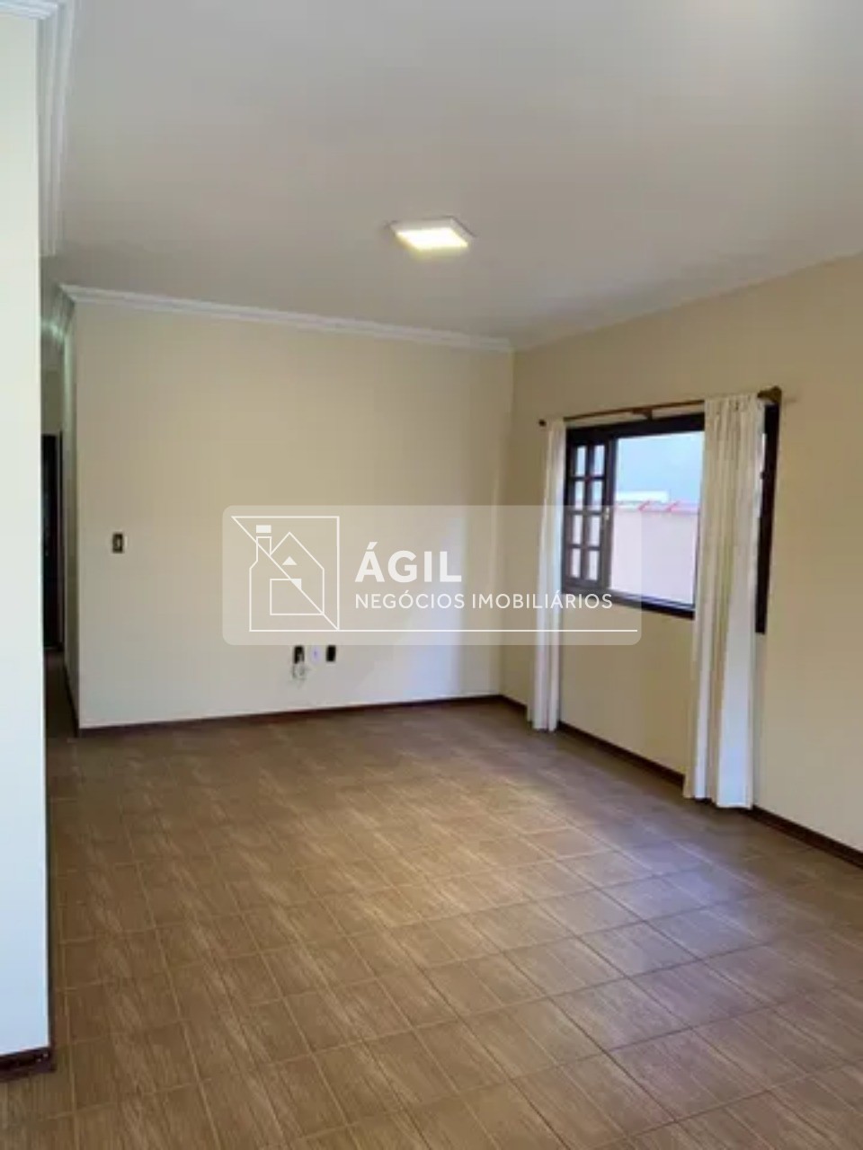 Aluga-se Casa Térrea no Condomínio Eldorado no Urbanova - São José dos Campos