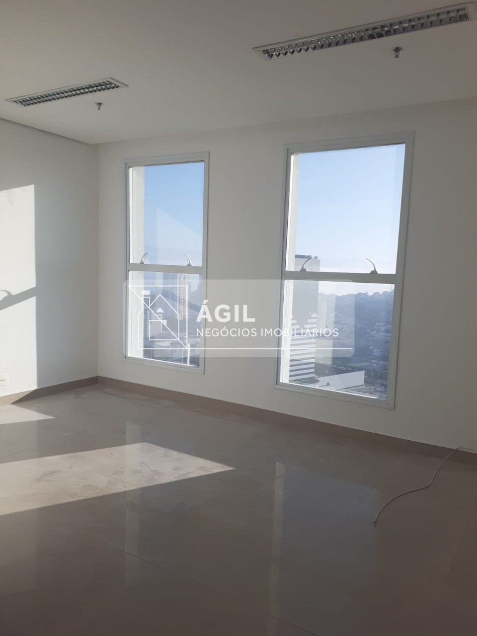 Aluga-se Sala Comercial no Condomínio Helbor Office Jardim das Colinas - São José dos Campos