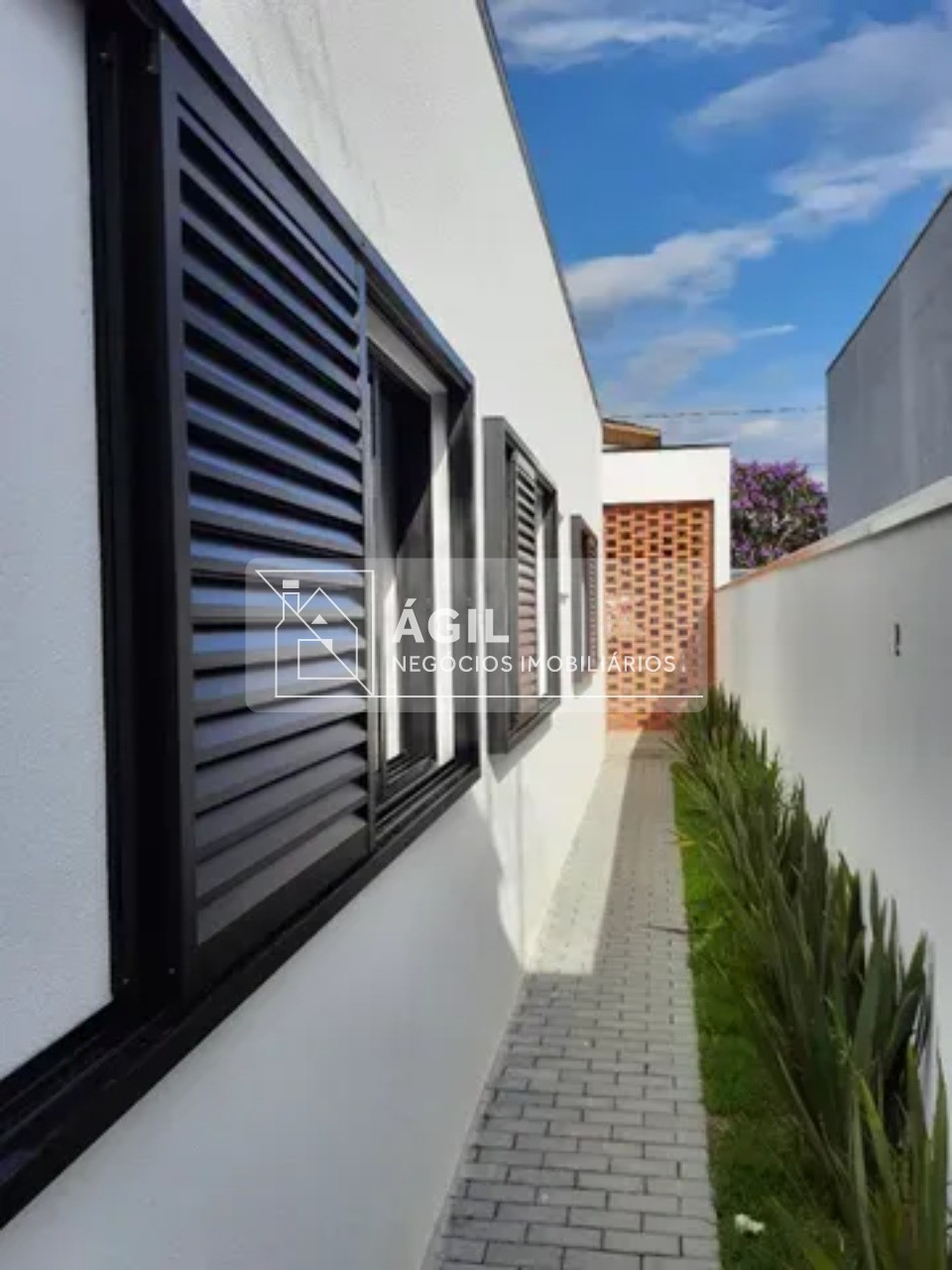 Casa térrea a venda com arquitetura contemporânea e diferenciada - Verdes Vales - Taubaté - SP. Planta da casa otimizada, que apresenta dormitórios m