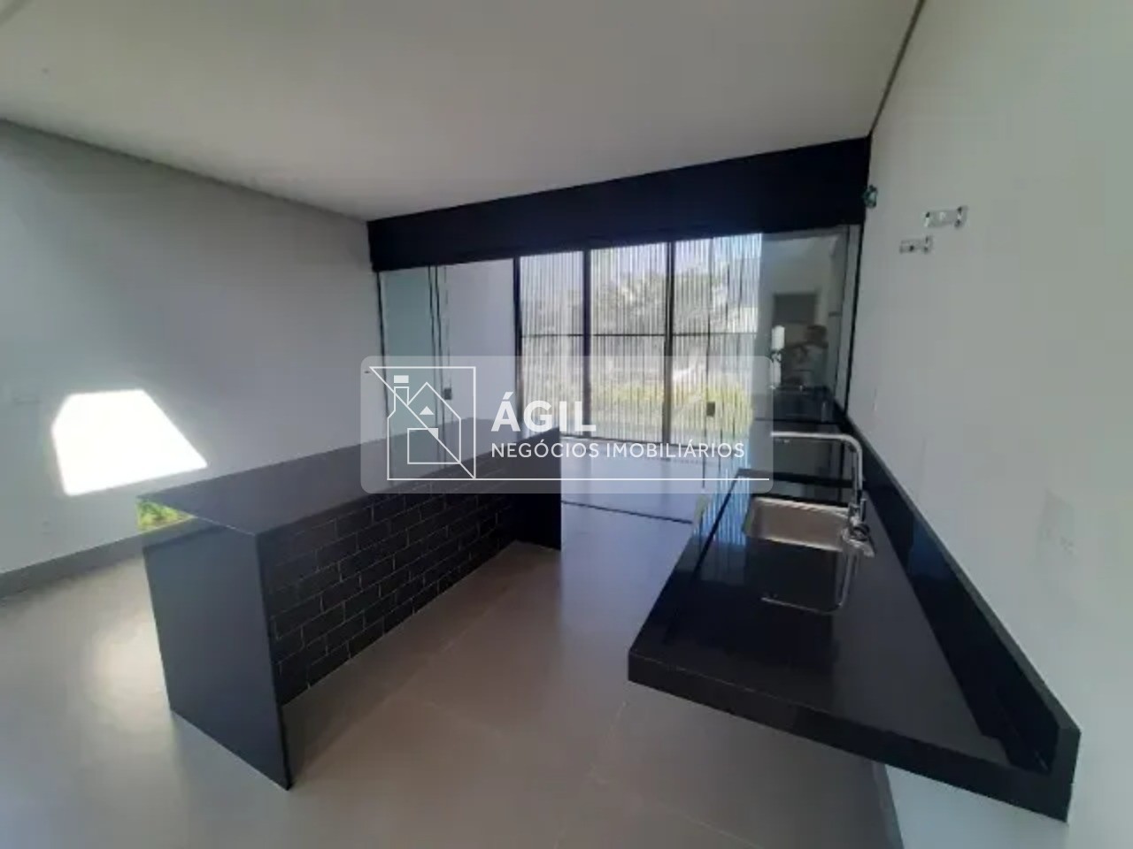 Casa térrea a venda com arquitetura contemporânea e diferenciada - Verdes Vales - Taubaté - SP. Planta da casa otimizada, que apresenta dormitórios m