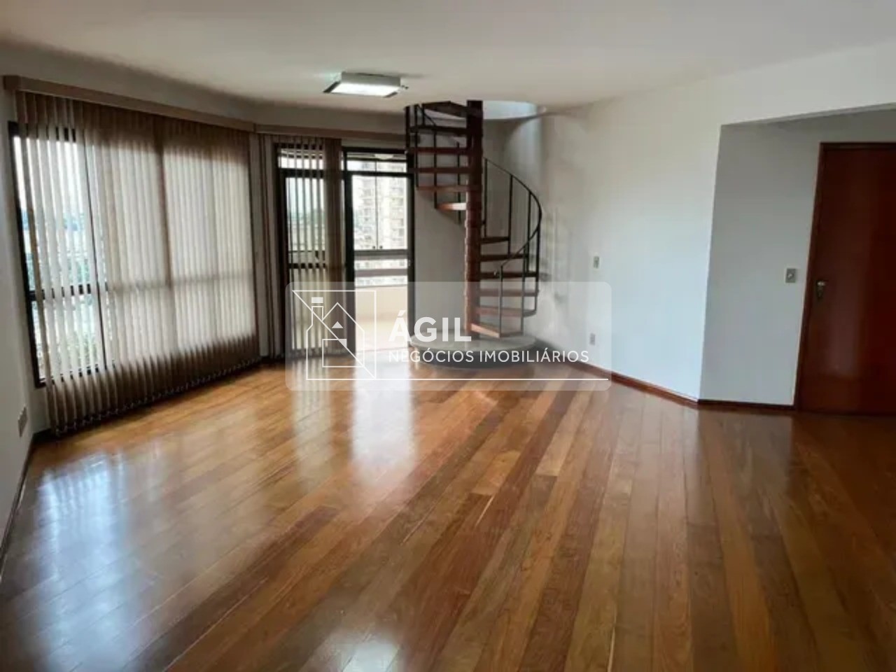 Apartamento duplex cobertura a venda no Condomínio Edifício Solar Acácias, Vila Betânia - São José dos Campos - SP 360m2