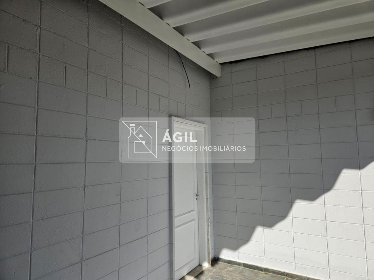 Casa térrea a venda no Jardim Satélite - Zona Sul - São José dos Campos - SP A.C.: 148m² A.T.: 300m² 4 dormitórios, sendo 1 suíte