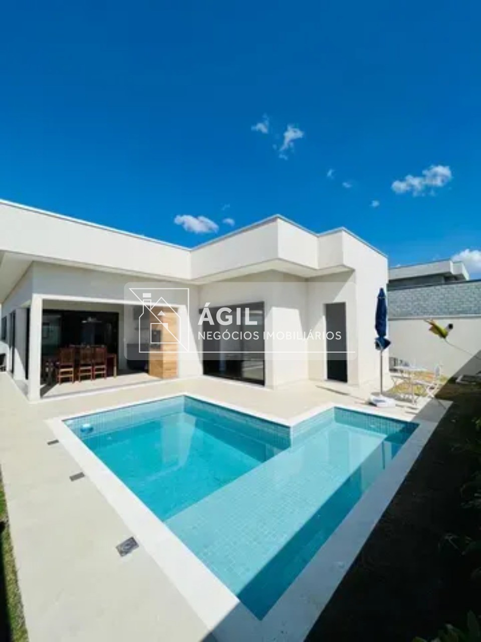 Linda casa térrea à venda no Condomínio Residencial Malibu - Caçapava - SP A.T.: 360m² A.C.: 187m²