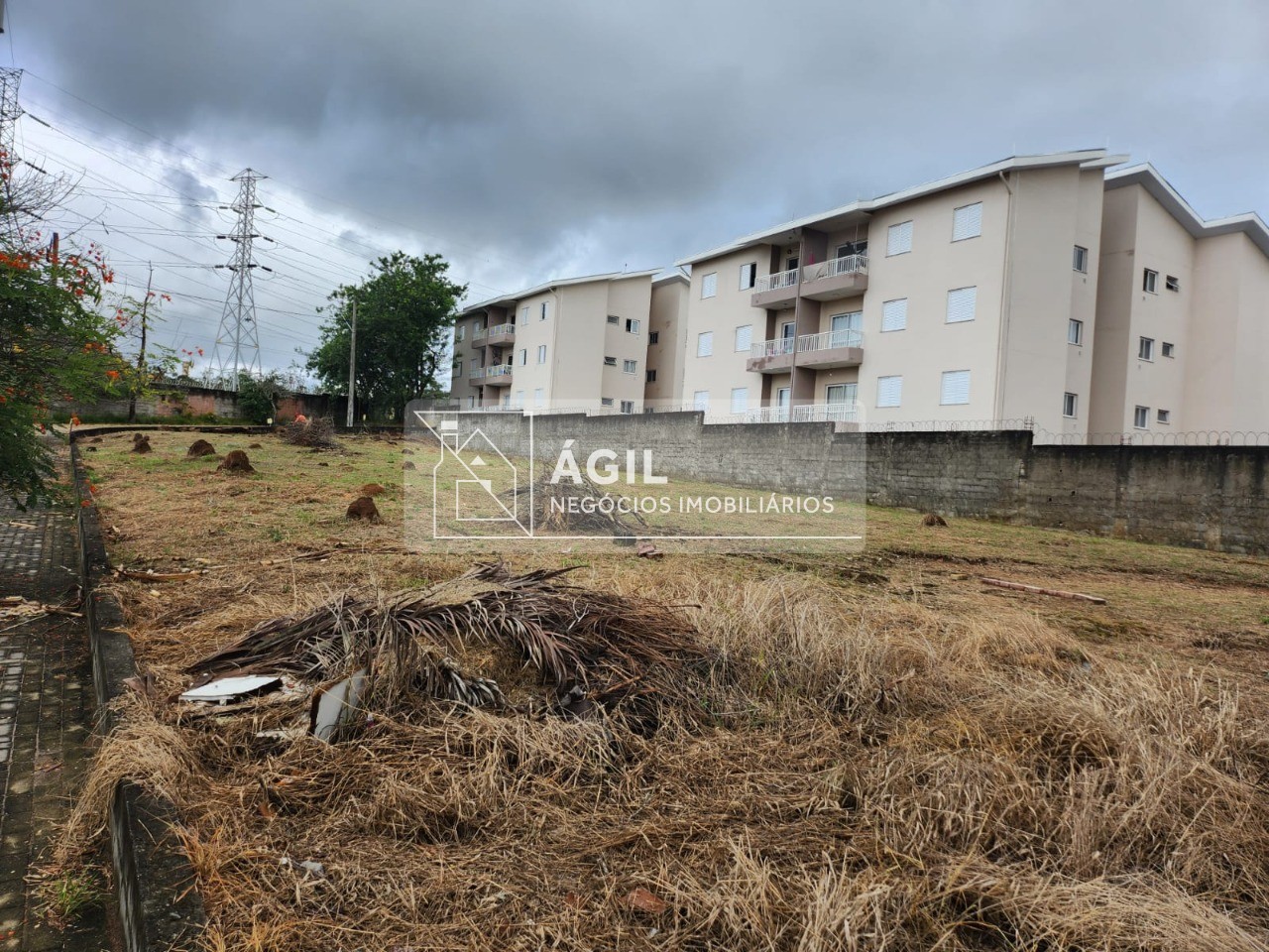 Vende-se Terreno plano no Jardim Rodolfo - Zona Leste - São José dos Campos