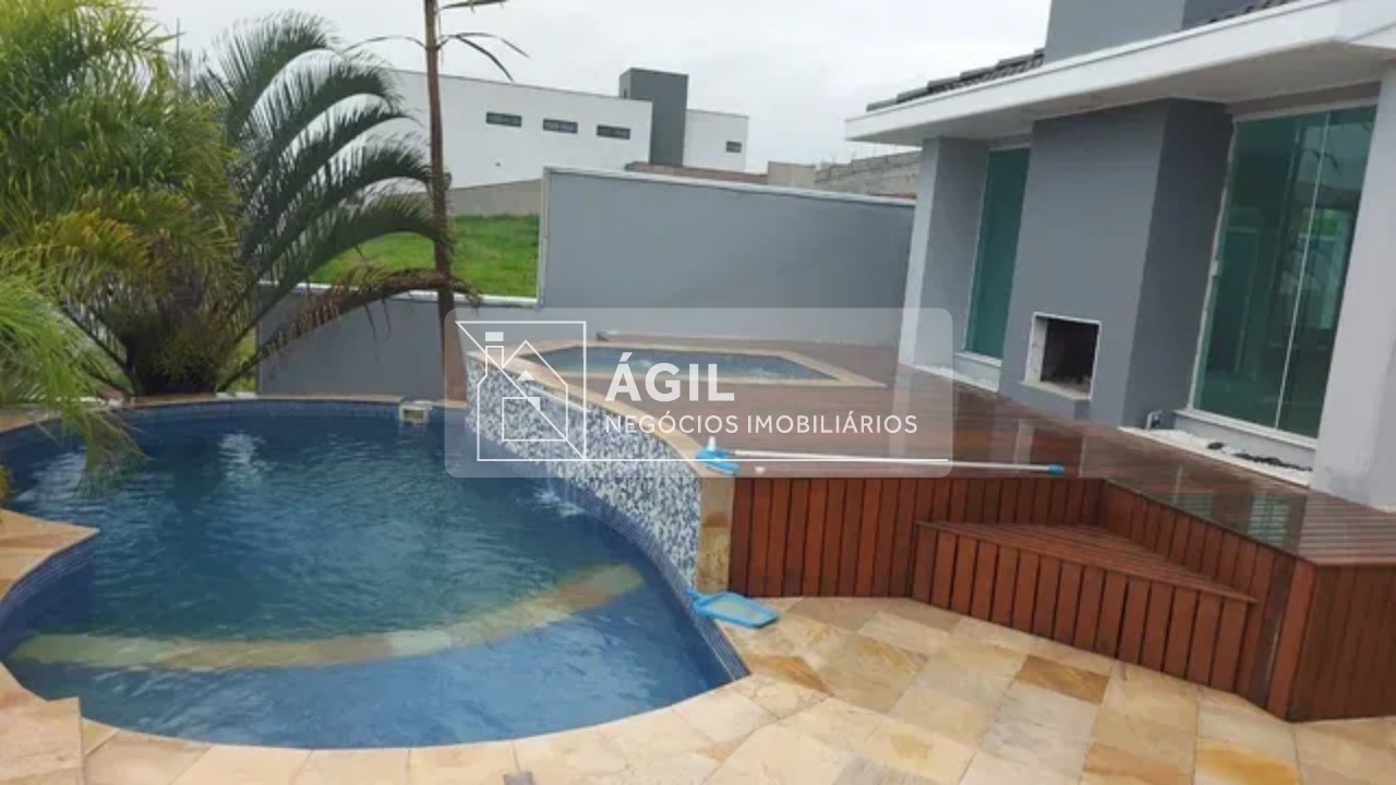 Vende-se Casa Sobrado com Piscina Privativa no Condomínio Residencial Jaguary no Urbanova - São Jose dos Campos