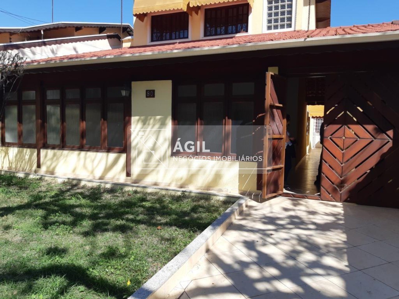 Excelente Sobrado à venda no bairro Jardim Satélite - São José dos Campos - SP A.C.: 245m² A.T.: 300m²