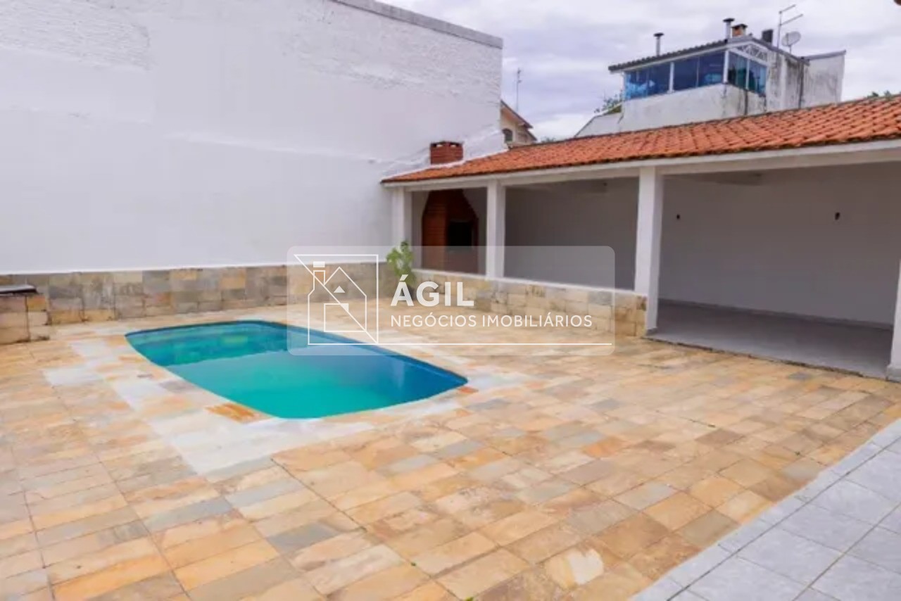Casa térrea a venda - Reformada - Jardim Bela Vista - São José dos Campos A.C.: 226m² A.T.: 300m² 3 dormitórios, sendo 1 suíte