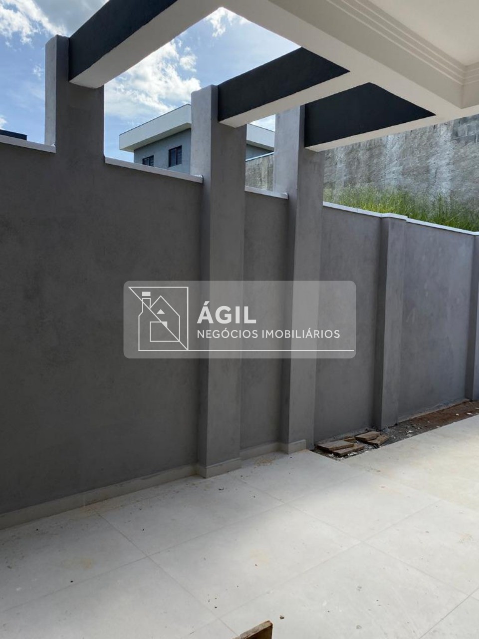 Venda Casa Nova Térrea com 3 dormitórios e suíte no Condomínio Residencial Malibu - Caçapava - SP A.T.: 250m² A.C.: 125m²
