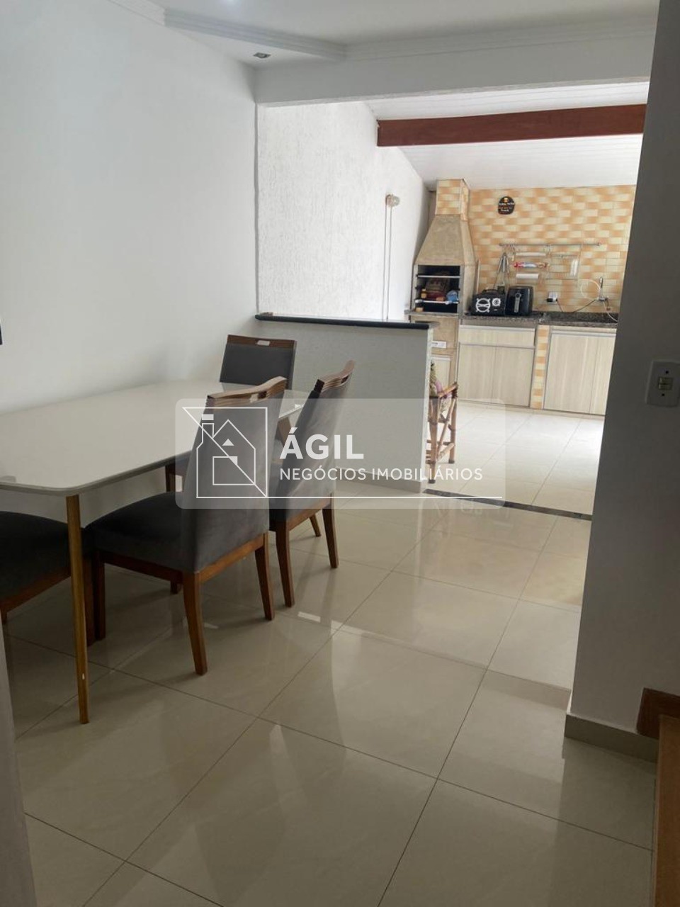 Casa sobrado a venda no condomínio Quinta dos Ipês - São José dos Campos - SP A.C.: 75m² A.T.: 125m² 3 dormitórios com armários planejados