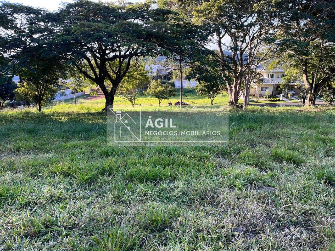 Vende-se terreno no condomínio recanto santa barbara - jambe
