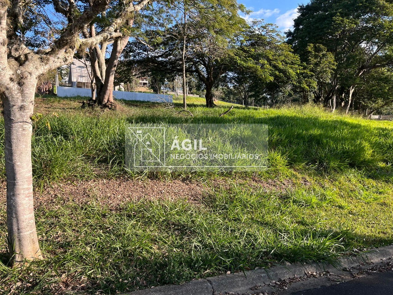 Vende-se terreno no condomínio recanto santa barbara - jambe