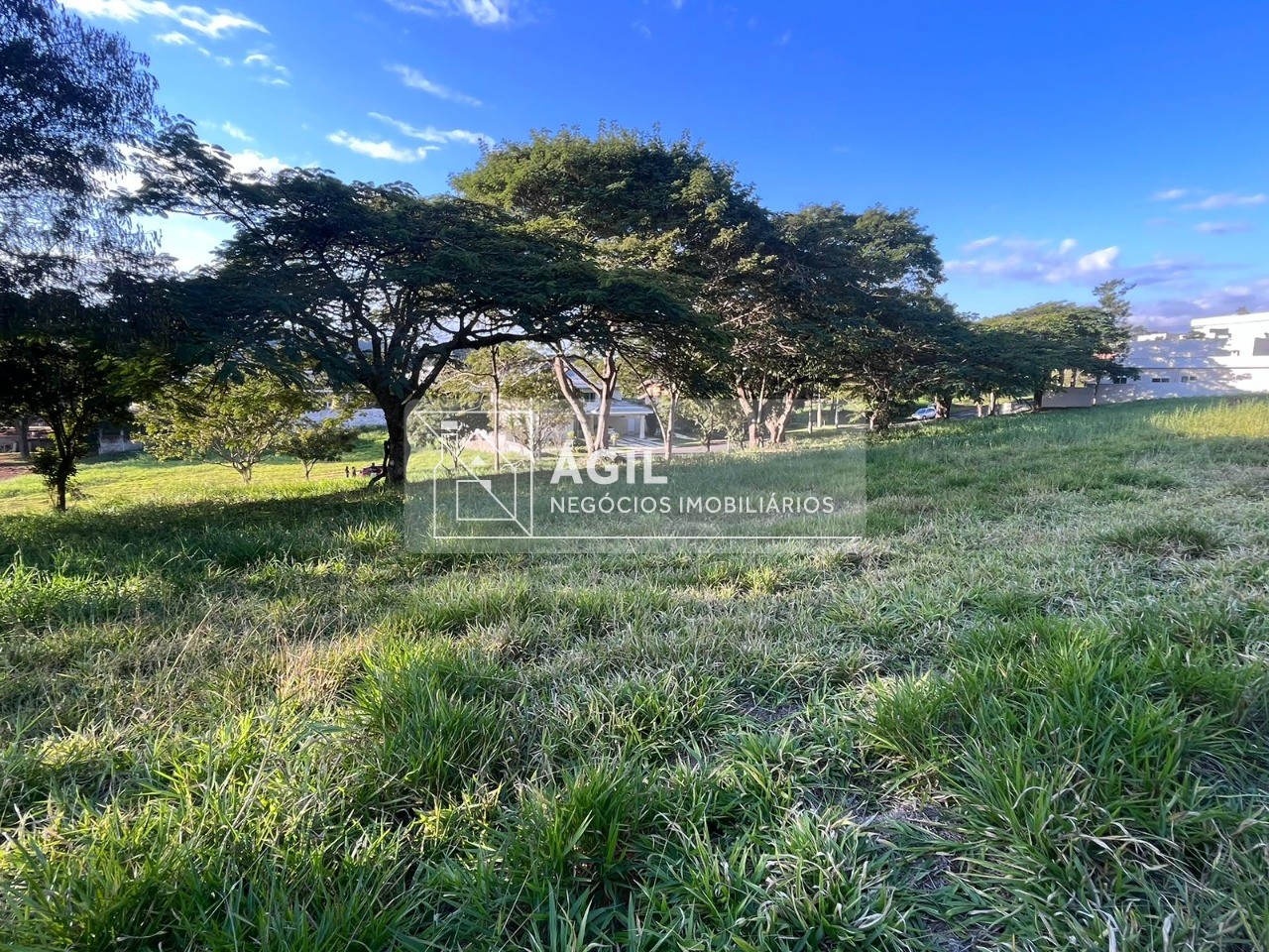 Vende-se terreno no condomínio recanto santa barbara - jambe