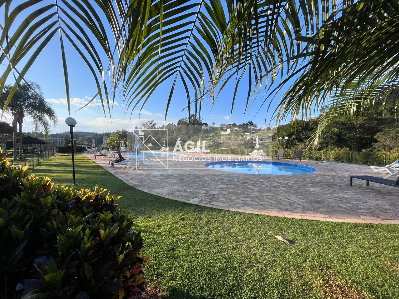 Vende-se terreno no condomínio recanto santa barbara - jambe