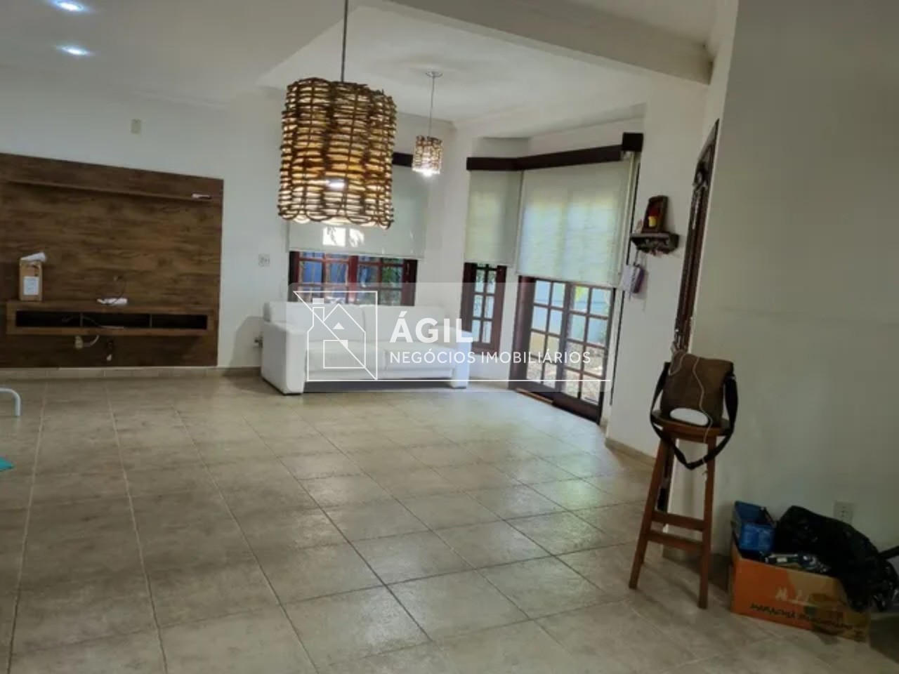 Vende-se Casa Sobrano com quintal no condomínio Eldorado, Urbanova - São José dos Campos